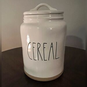 Cereal canister
